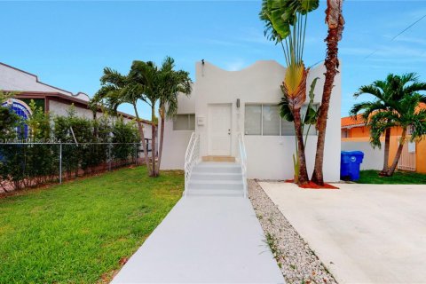 Propiedad comercial en venta en Miami, Florida, 337.24 m2 № 1764103 - foto 1