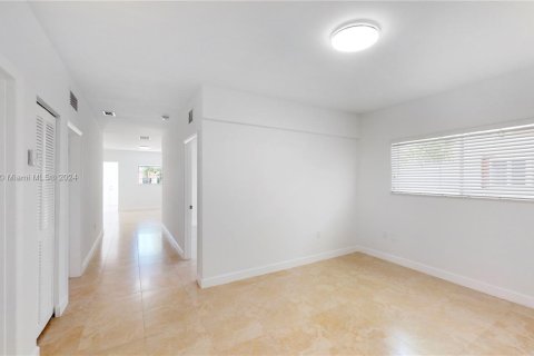 Propiedad comercial en venta en Miami, Florida, 337.24 m2 № 1764103 - foto 7