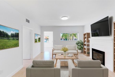 Propiedad comercial en venta en Miami, Florida, 337.24 m2 № 1764103 - foto 4