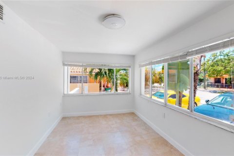 Propiedad comercial en venta en Miami, Florida, 337.24 m2 № 1764103 - foto 3