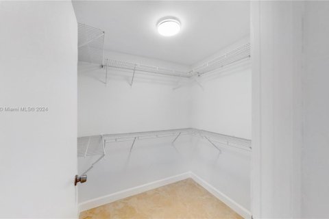 Propiedad comercial en venta en Miami, Florida, 337.24 m2 № 1764103 - foto 23