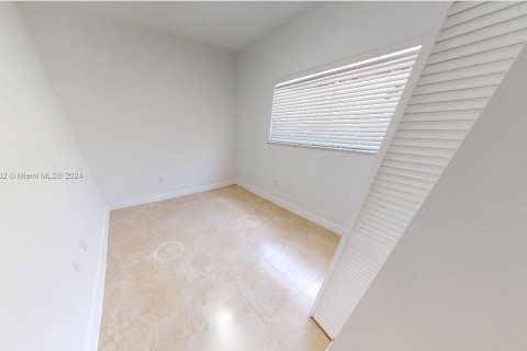 Propiedad comercial en venta en Miami, Florida, 337.24 m2 № 1764103 - foto 15