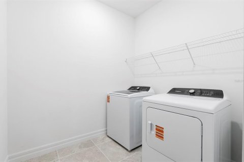 House in North Port, Florida 3 bedrooms, 209.87 sq.m. № 1813774 - photo 20