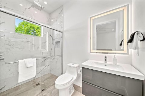 House in Sarasota, Florida 6 bedrooms, 325.16 sq.m. № 1584066 - photo 20