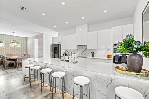 House in Sarasota, Florida 6 bedrooms, 325.16 sq.m. № 1584066 - photo 9