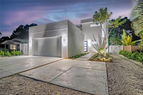 House in Sarasota, Florida 6 bedrooms, 325.16 sq.m. № 1584066 - photo 1