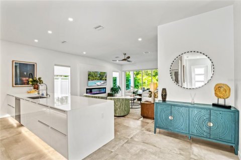 House in Sarasota, Florida 6 bedrooms, 325.16 sq.m. № 1584066 - photo 6