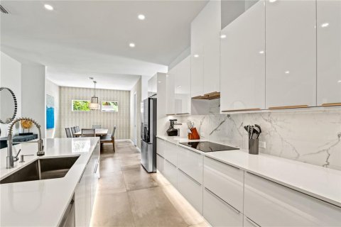 House in Sarasota, Florida 6 bedrooms, 325.16 sq.m. № 1584066 - photo 8