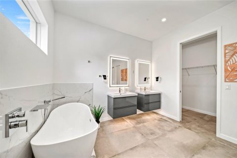 House in Sarasota, Florida 6 bedrooms, 325.16 sq.m. № 1584066 - photo 28