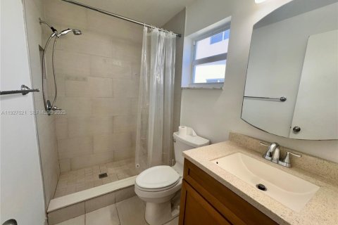 Condo in Hollywood, Florida, 1 bedroom № 1987883 - photo 4