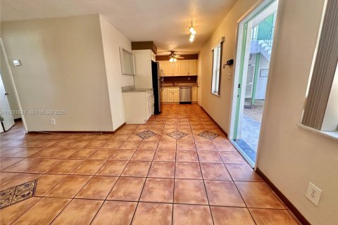 Condo in Hollywood, Florida, 1 bedroom № 1987883 - photo 3