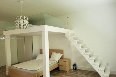 Studio à Condo à Miami Beach, Floride  № 2080723