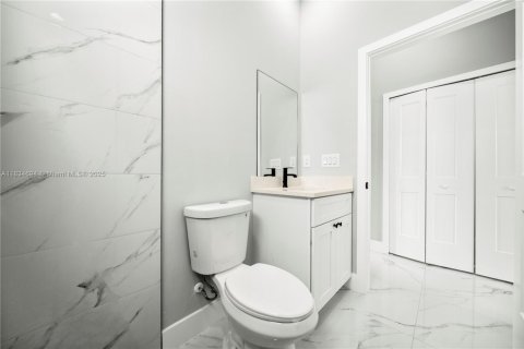 House in Lehigh Acres, Florida 3 bedrooms, 117.99 sq.m. № 1958733 - photo 28