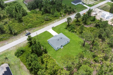 House in Lehigh Acres, Florida 3 bedrooms, 117.99 sq.m. № 1958733 - photo 27