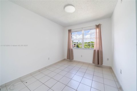 Copropriété à louer à Miami Beach, Floride: 2 chambres, 65.96 m2 № 1968920 - photo 9