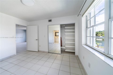 Copropriété à louer à Miami Beach, Floride: 2 chambres, 65.96 m2 № 1968920 - photo 11
