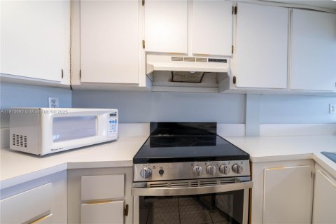 Copropriété à louer à Miami Beach, Floride: 2 chambres, 65.96 m2 № 1968920 - photo 20