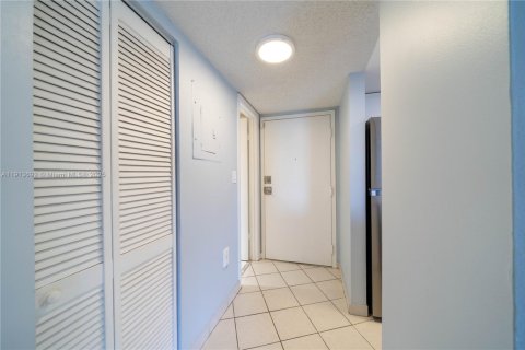 Copropriété à louer à Miami Beach, Floride: 2 chambres, 65.96 m2 № 1968920 - photo 25