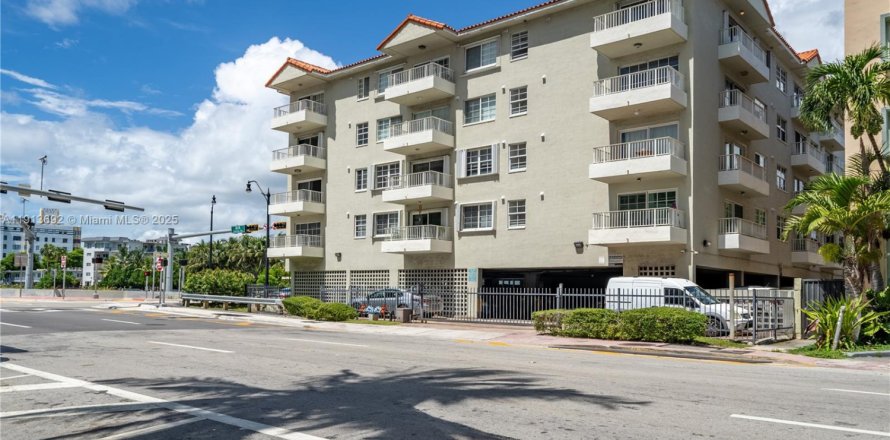 Condo à Miami Beach, Floride, 2 chambres № 1968920