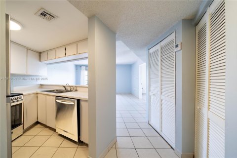 Copropriété à louer à Miami Beach, Floride: 2 chambres, 65.96 m2 № 1968920 - photo 24