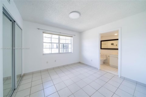 Copropriété à louer à Miami Beach, Floride: 2 chambres, 65.96 m2 № 1968920 - photo 12