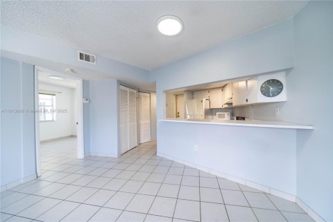 Copropriété à louer à Miami Beach, Floride: 2 chambres, 65.96 m2 № 1968920 - photo 26
