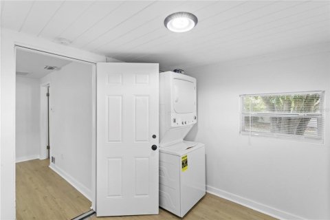 Commercial property in Saint Petersburg, Florida 4 bedrooms, 161.37 sq.m. № 2371453 - photo 15