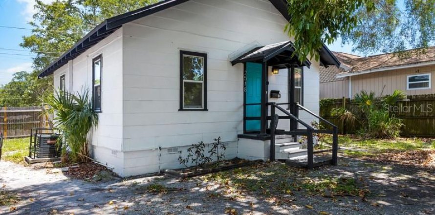 Commercial property in Saint Petersburg, Florida 4 bedrooms, 161.37 sq.m. № 2371453