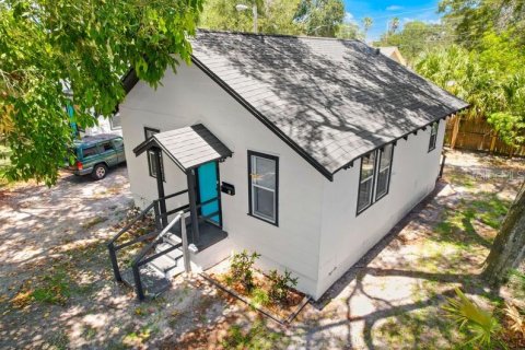 Commercial property in Saint Petersburg, Florida 4 bedrooms, 161.37 sq.m. № 2371453 - photo 2