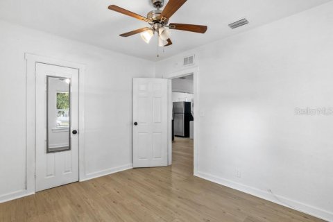 Commercial property in Saint Petersburg, Florida 4 bedrooms, 161.37 sq.m. № 2371453 - photo 13