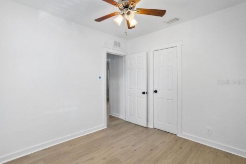 Commercial property in Saint Petersburg, Florida 4 bedrooms, 161.37 sq.m. № 2371453 - photo 11