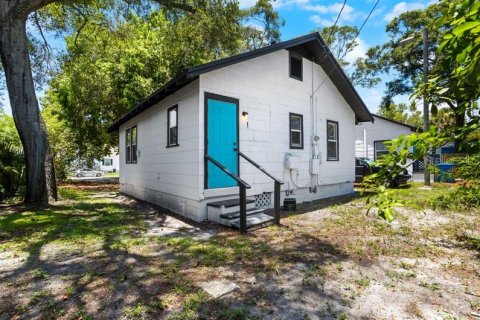 Commercial property in Saint Petersburg, Florida 4 bedrooms, 161.37 sq.m. № 2371453 - photo 4