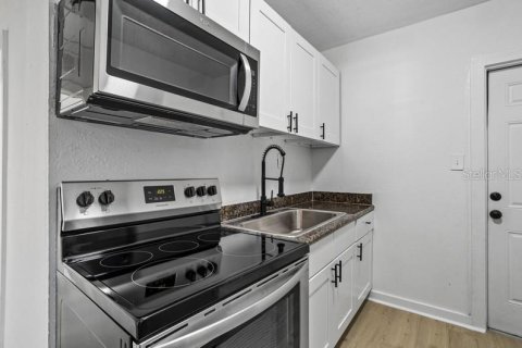 Commercial property in Saint Petersburg, Florida 4 bedrooms, 161.37 sq.m. № 2371453 - photo 10