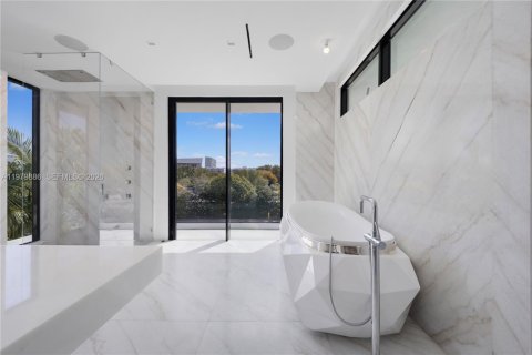 Casa en venta en Miami Beach, Florida, 5 dormitorios, 483.09 m2 № 2059131 - foto 18