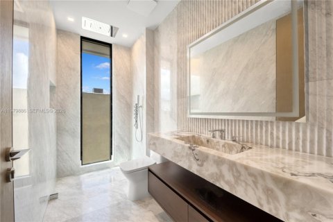 Casa en venta en Miami Beach, Florida, 5 dormitorios, 483.09 m2 № 2059131 - foto 28