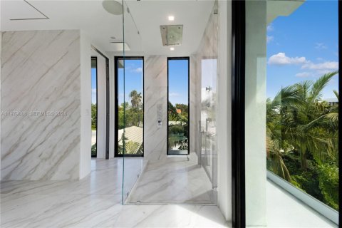 Casa en venta en Miami Beach, Florida, 5 dormitorios, 483.09 m2 № 2059131 - foto 19