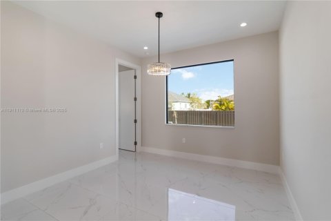 Casa en venta en Cape Coral, Florida, 3 dormitorios, 170.85 m2 № 1969364 - foto 12