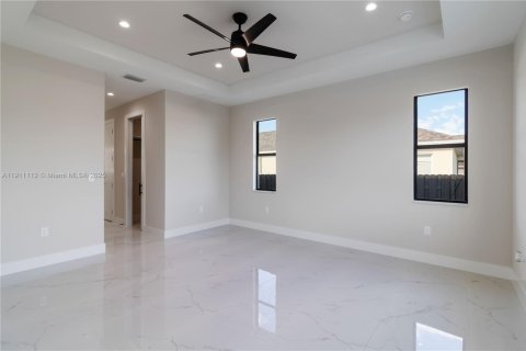 Casa en venta en Cape Coral, Florida, 3 dormitorios, 170.85 m2 № 1969364 - foto 14