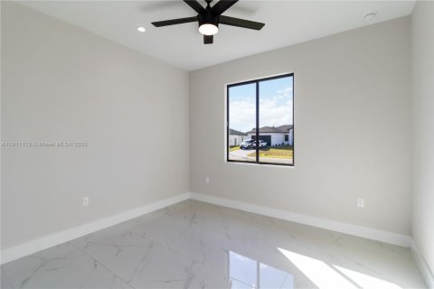 Casa en venta en Cape Coral, Florida, 3 dormitorios, 170.85 m2 № 1969364 - foto 22
