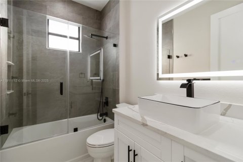 Casa en venta en Cape Coral, Florida, 3 dormitorios, 170.85 m2 № 1969364 - foto 21