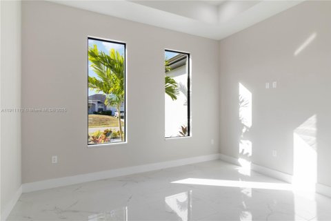 Casa en venta en Cape Coral, Florida, 3 dormitorios, 170.85 m2 № 1969364 - foto 7