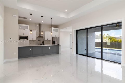 Casa en venta en Cape Coral, Florida, 3 dormitorios, 170.85 m2 № 1969364 - foto 6