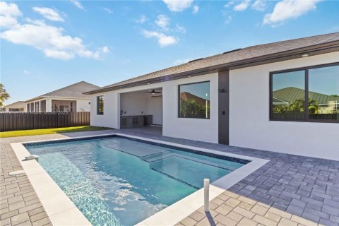 Casa en venta en Cape Coral, Florida, 3 dormitorios, 170.85 m2 № 1969364 - foto 4