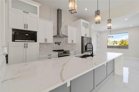 Casa en venta en Cape Coral, Florida, 3 dormitorios, 170.85 m2 № 1969364 - foto 8