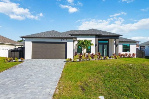 Casa en venta en Cape Coral, Florida, 3 dormitorios, 170.85 m2 № 1969364 - foto 1