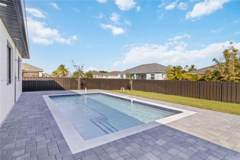 Casa en venta en Cape Coral, Florida, 3 dormitorios, 170.85 m2 № 1969364 - foto 25