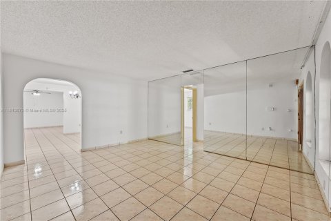 Купить виллу или дом в Майами, Флорида 5 спален, 233.56м2, № 1839396 - фото 5