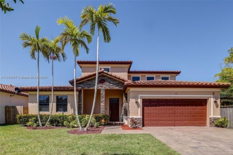 House in Homestead, Florida 4 bedrooms, 280.75 sq.m. № 1859304 - photo 1