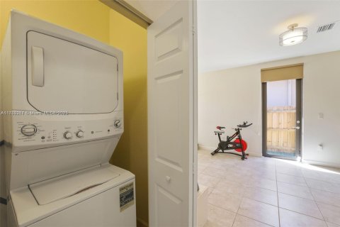House in Homestead, Florida 4 bedrooms, 280.75 sq.m. № 1859304 - photo 14