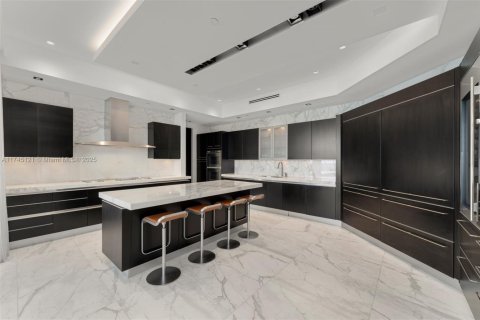 Condo in Miami Beach, Florida, 6 bedrooms  № 1863139 - photo 8